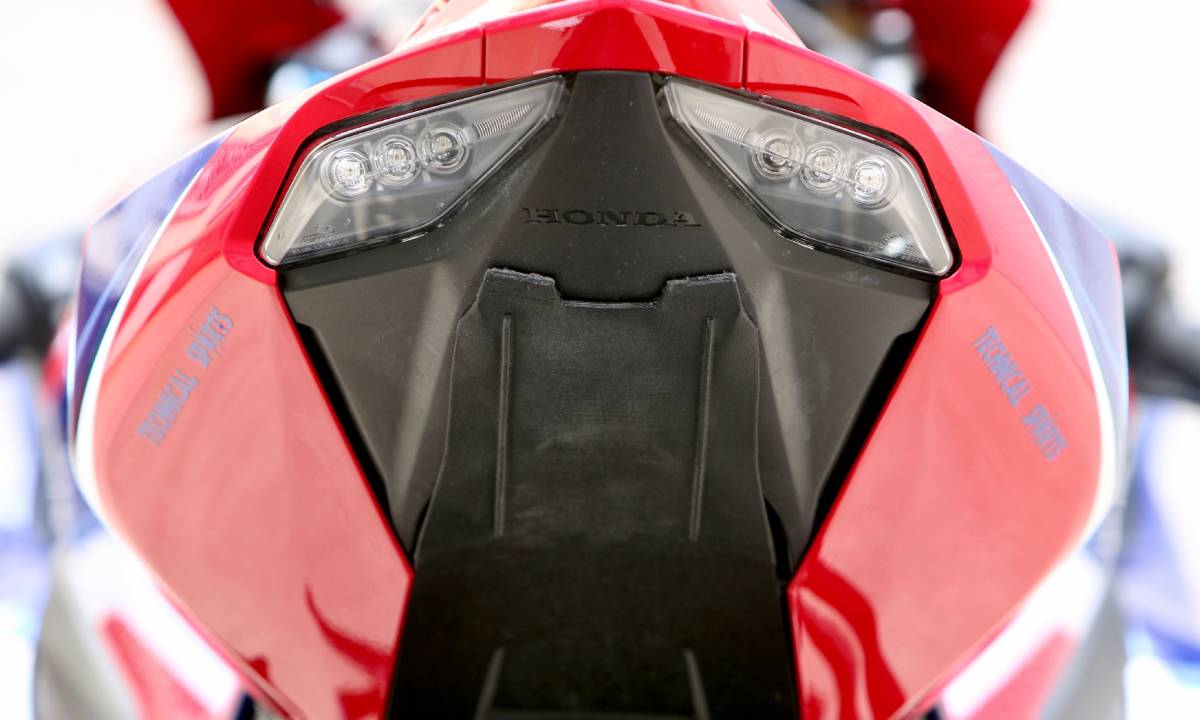 CBR1000RR-R(SC82)用インナーフェンダーカバーtype2拍卖