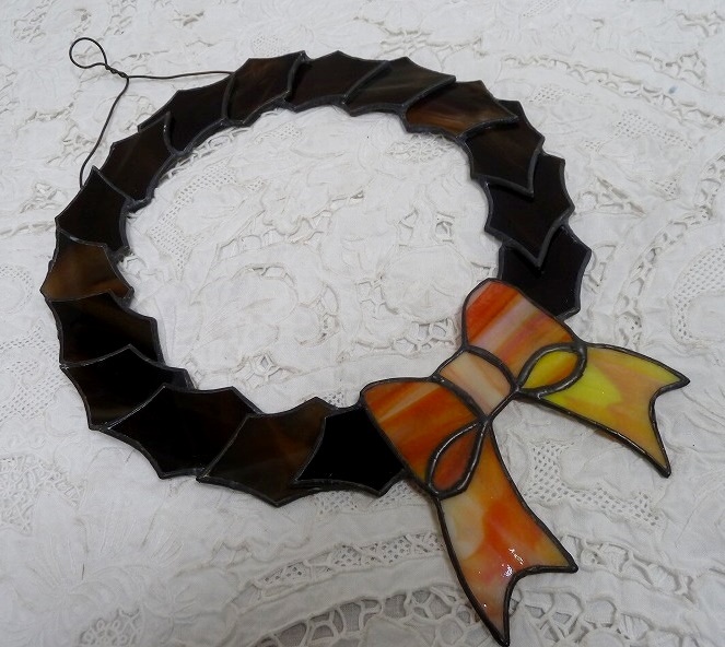 (☆BM)ステンドグラス(0122-21)X’mas クリスマスリース 直径33㎝ ガラス製 オーナメント 柊 リボン オブジェ アート パネル拍卖