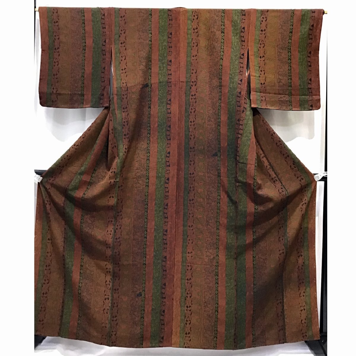 正絹・小紋・エンジ地・縞柄・しつけ付・着物・No.200701-0743・梱包サイズ60拍卖