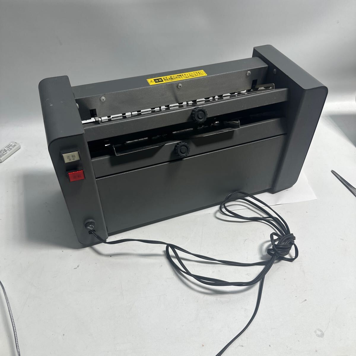 「2FQ31」株式会社ジャストコーポレーション 電動名刺カッター Vc2000 現状本体出品 通電確認のみ(240415)拍卖