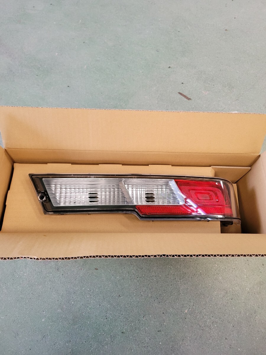 ★新品★ダイハツ ハイゼット s321v s331v テールランプ 左 81561-B5070 テールランプ DAIHATSU拍卖