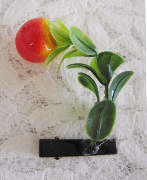 ■未使用★草生えてて草 ヘアクリップ★赤い実■拍卖