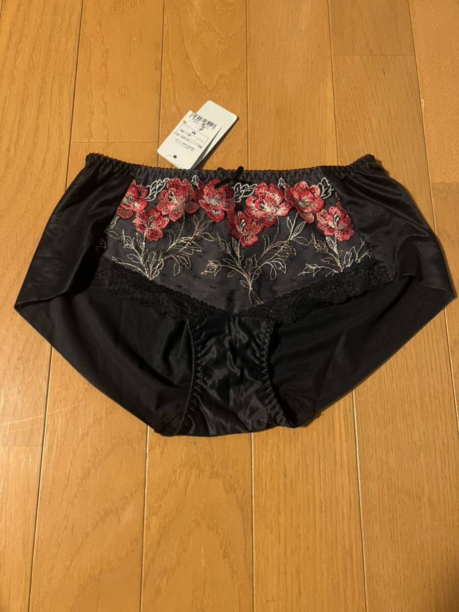 triumph トリンプ TR534 天使のブラ ショーツ高級ブラック 未使用タグ有りです。 Mヒップハング拍卖