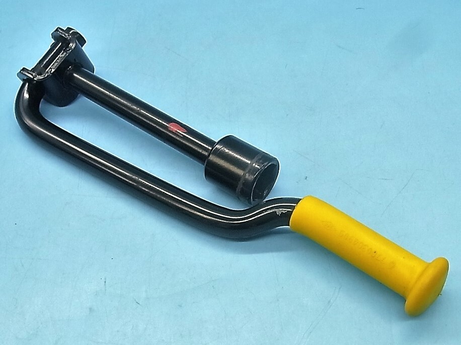 Ren779 ルノー カングー(GH-KCK4M)純正 ホイール ナット レンチ【7700304909】車載工具 RENAULT Kangoo 2006年拍卖