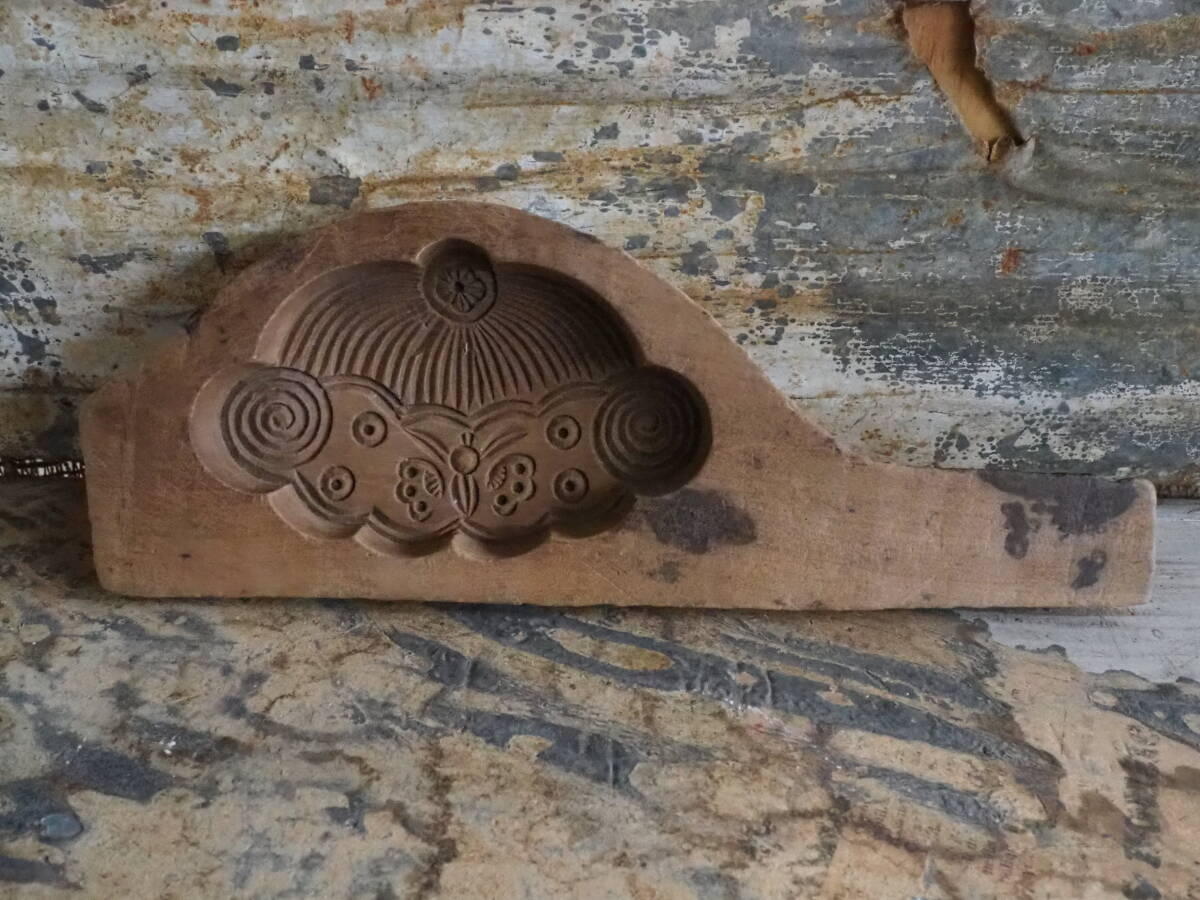 【和菓子押し型】古道具木製型板アンティーク羽子板インテリア無垢材骨董インダストリアル職人道具昭和レトロ彫刻プリミティヴアート拍卖