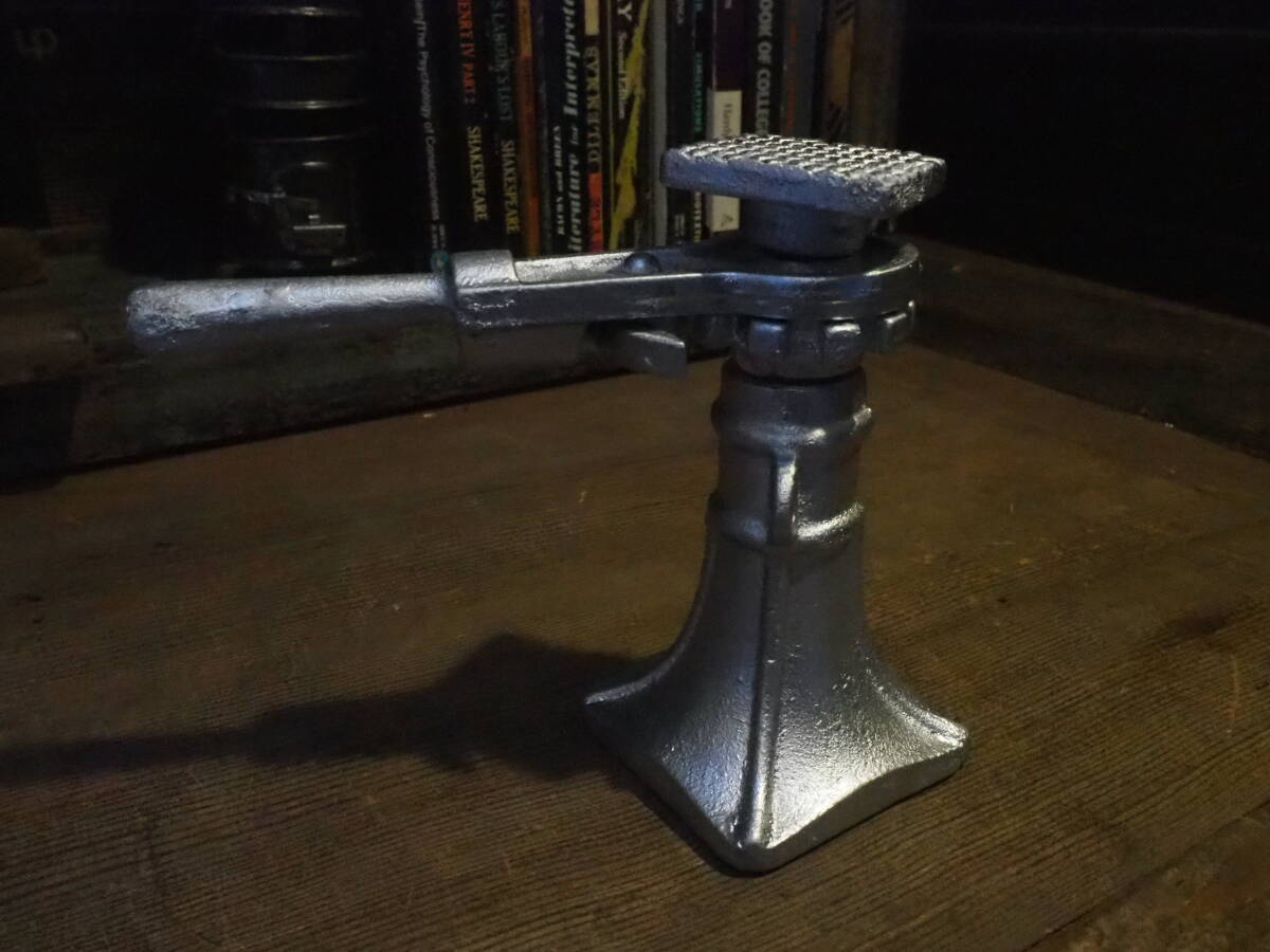 【SILVERメタリックのジャッキ】アイアン昭和レトロ古道具アンティーク骨董インテリア鉄製インダストリアル自動車タイヤ交換拍卖