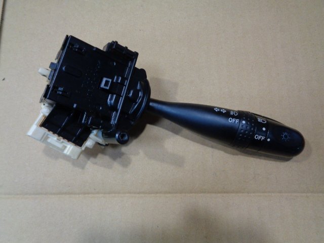 タント カスタムRS L350S ライトスイッチ 純正【送料込み】拍卖