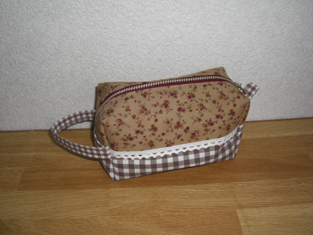 ★ハンドメイド ポーチ 茶に小花&茶系チェック拍卖