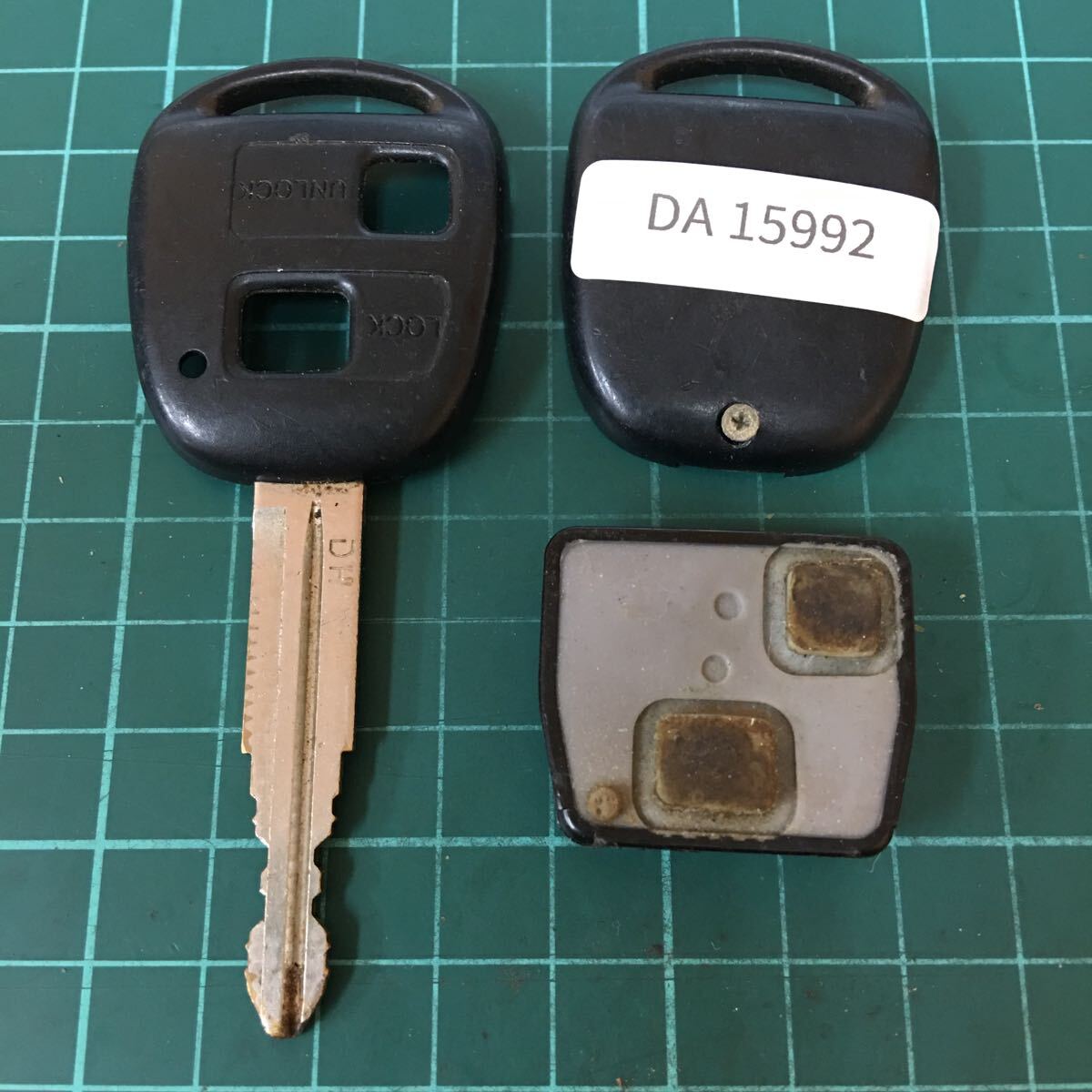 DA15992 ダイハツ 点灯なし 純正 キーレス 2ボタン パッソ ラッシュ bB ムーヴラテ エッセ ブーン ハイゼット アトレー 等 リモコン 黒枠拍卖