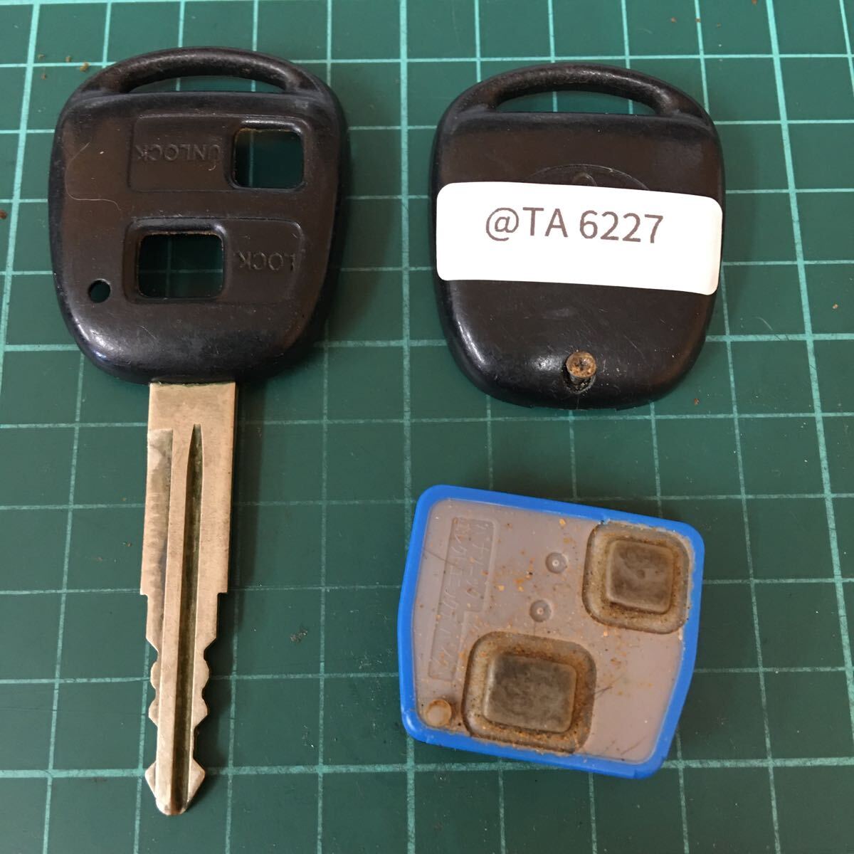 @TA6227 点灯あり トヨタ 純正 キーレス 青枠 2ボタン 赤ランプ タント ムーヴ ハイゼット ミラ エッセ アトレー拍卖