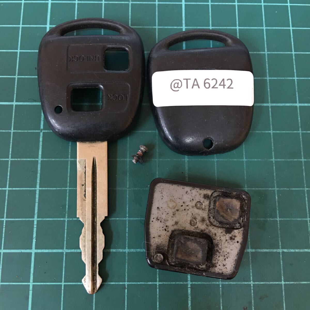 @TA6242 点灯あり 純正 キーレス 2ボタン パッソ ラッシュ bB ムーヴラテ エッセ ブーン ハイゼット アトレー 等 リモコン 黒枠拍卖