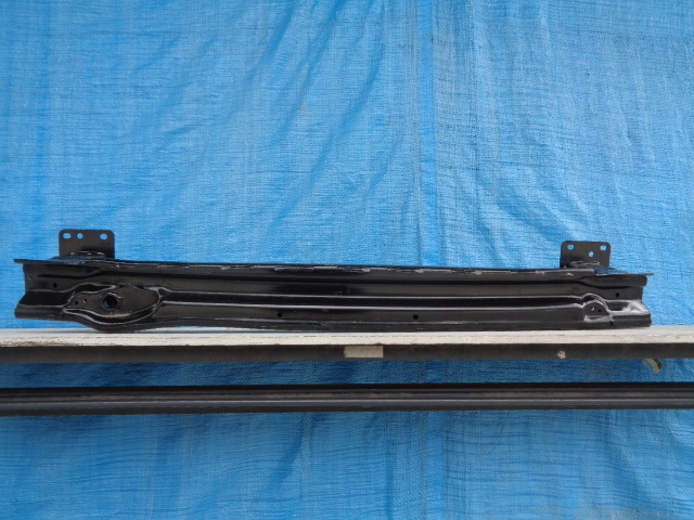 ☆BD752 アウディ Q3 83A リア ホースメント 83A807309A拍卖