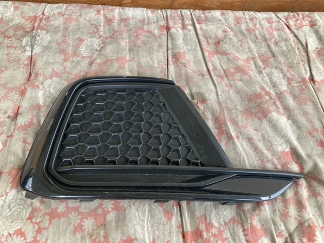 BD847 アウディ Q2 81A グリル 右 82A807682E拍卖