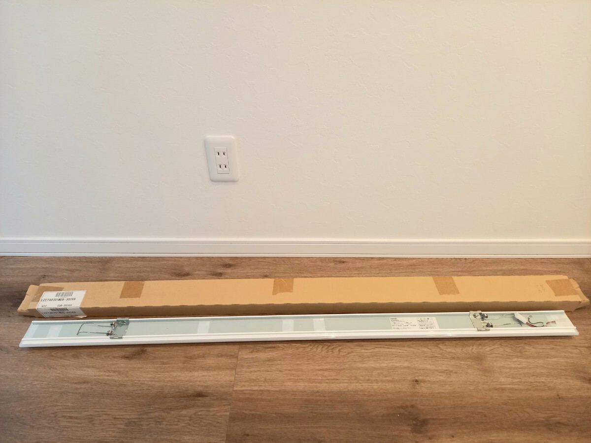 TOSHIBA 東芝照明器具LEDバー LEEM-40323N-01 未使用? 保管 現状品 k945拍卖