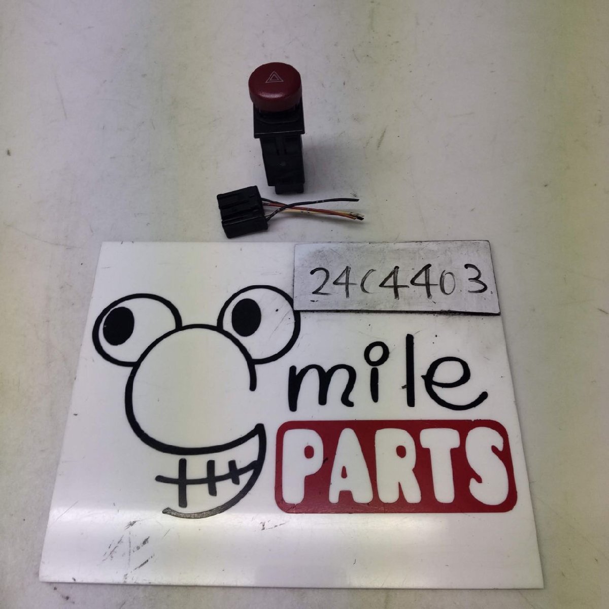 HF21SHE21S スピアーノ 純正 ハザードスイッチ 2Z6-1-2/24C4403*同梱不可拍卖