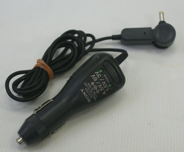 カーバッテリーコード DCC-E84 MD/CDウォークマン等用 DC1.5/3/4.5/6Vの選択OK 12/24V自動切替え 動作OK拍卖