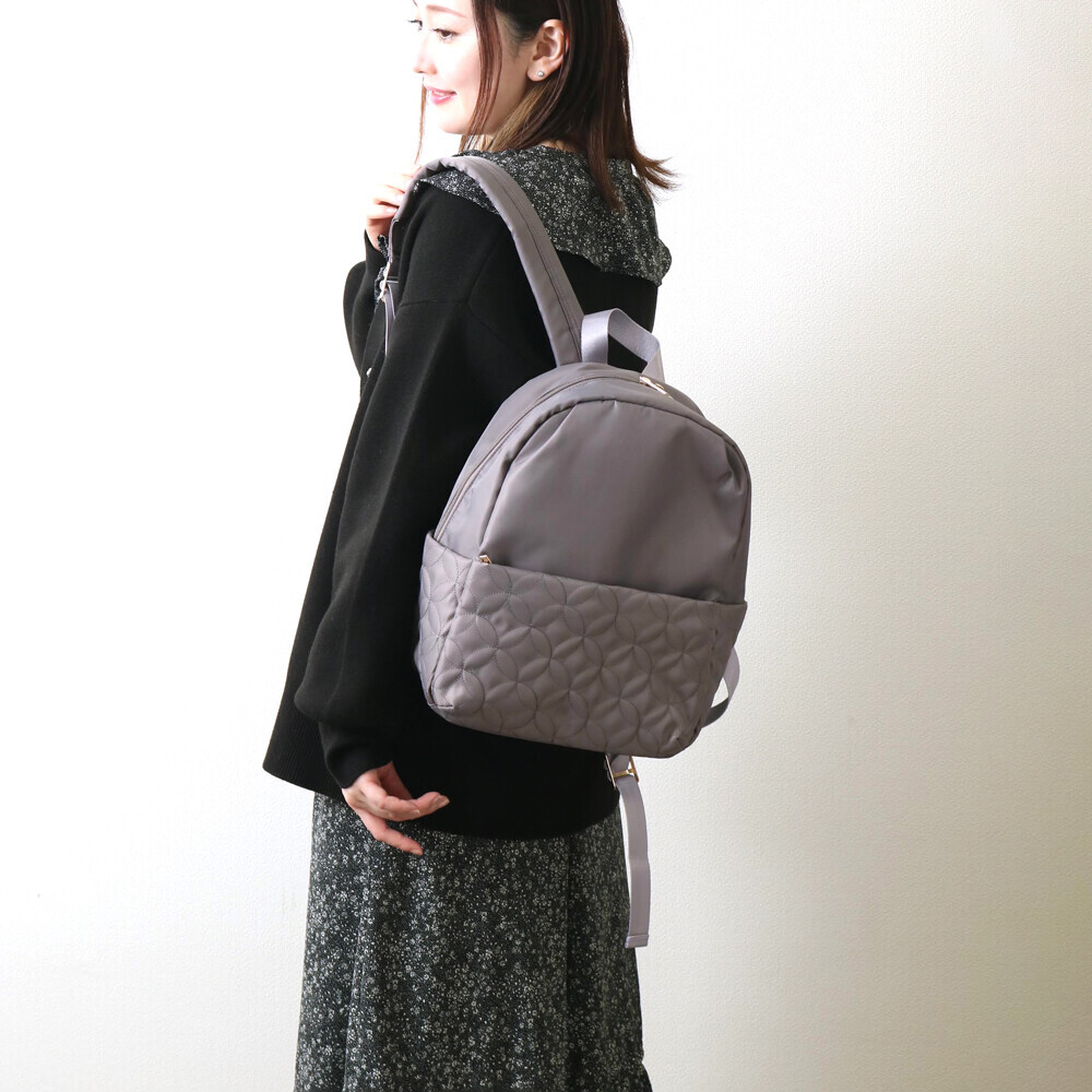 9ポケット華やかで上品なサークルフラワーキルトリュック(ラベンダー)拍卖