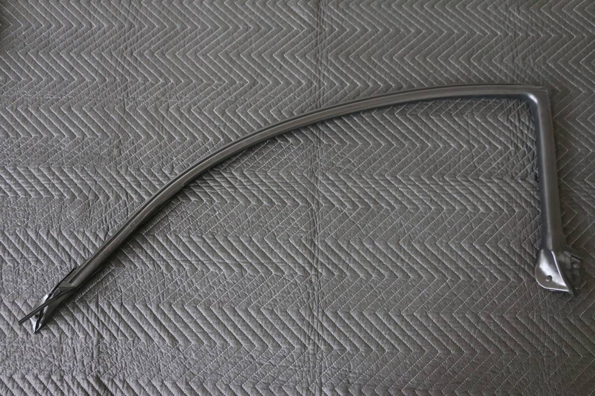 BNR34 スカイラインGT-R ウエザーストリップ窓枠(ボディ側)右or左 日産純正 76860-AA105 76861-AA105 新品未使用 即納在庫有り N34-38拍卖