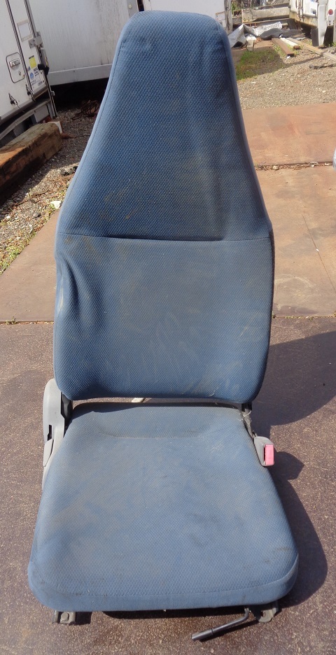 ♪三菱ふそうキャンター♪ドライバーシート♪右側 運転席♪①拍卖