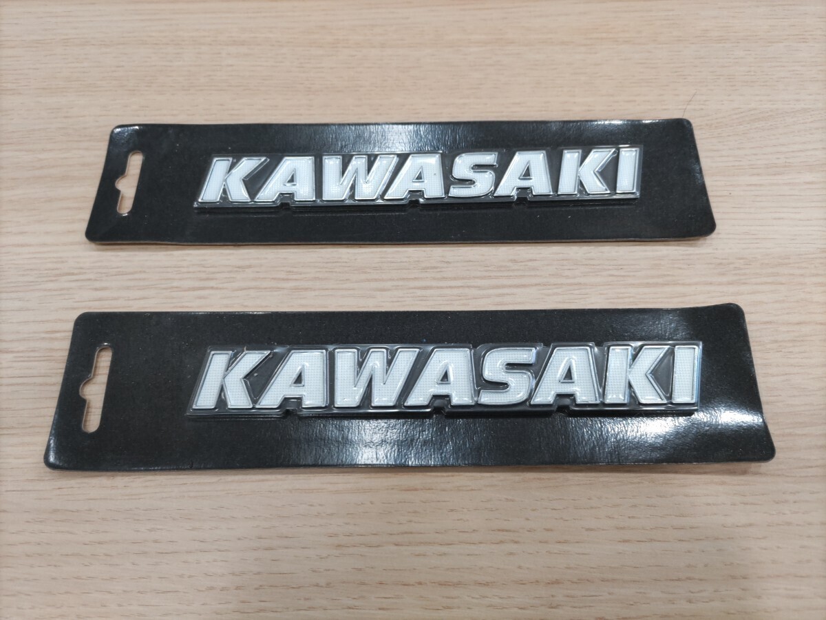 横浜発/未使用/未開封//KAWASAKI/カワサキ/エンブレム/タンクエンブレム/クラシック/Z2/旧ロゴ/2枚セット/長期間倉庫保管品/ホワイト/白拍卖
