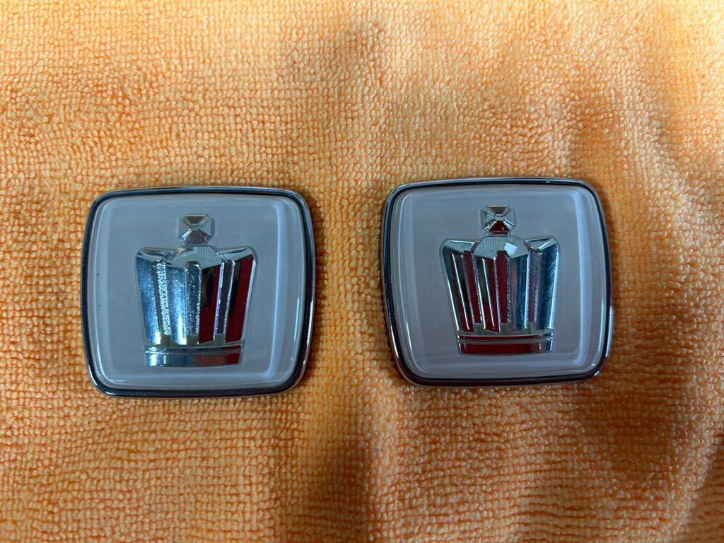 210系クラウンアスリート前期 純正ピラーエンブレム左右セット拍卖