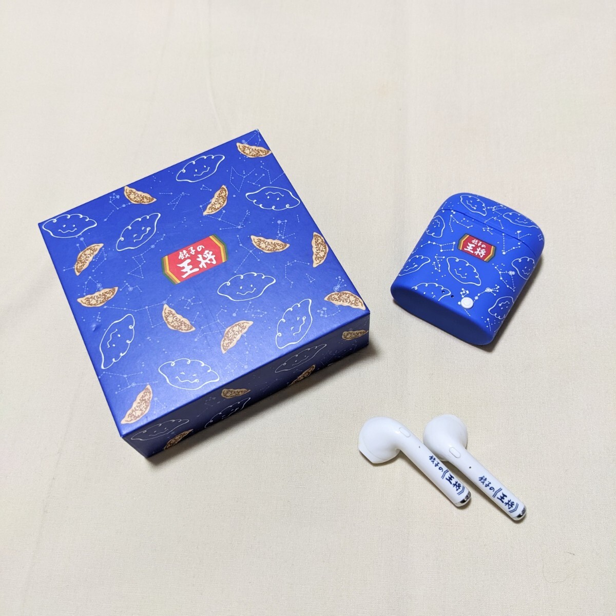 ☆PD12 新品 未使用 餃子の王将 ワイヤレスイヤホン 白 箱付き拍卖