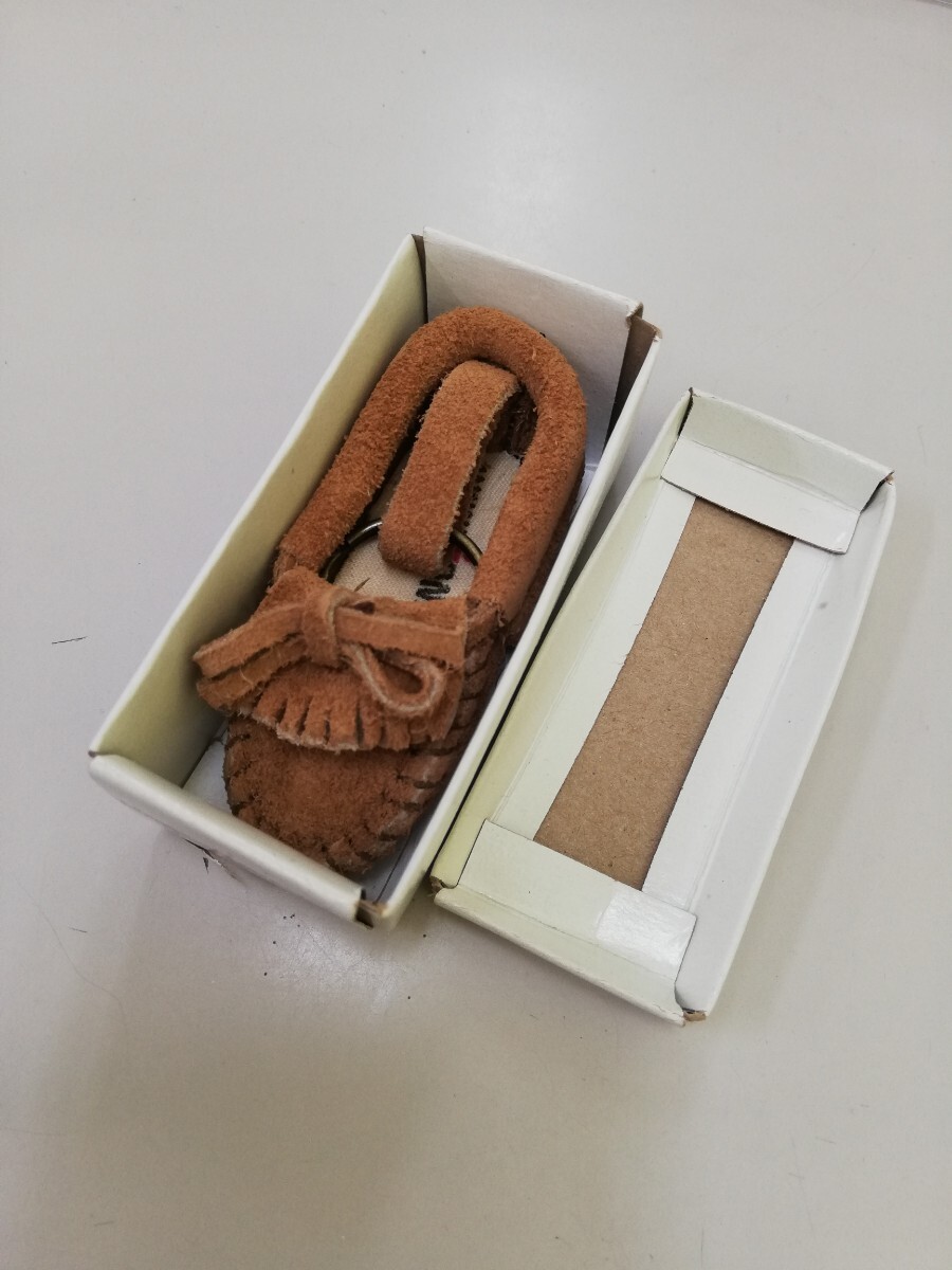 新品未使用 MINNETONKA ミネトンカ キーホルダー TAUPE トープ モカシン 拍卖