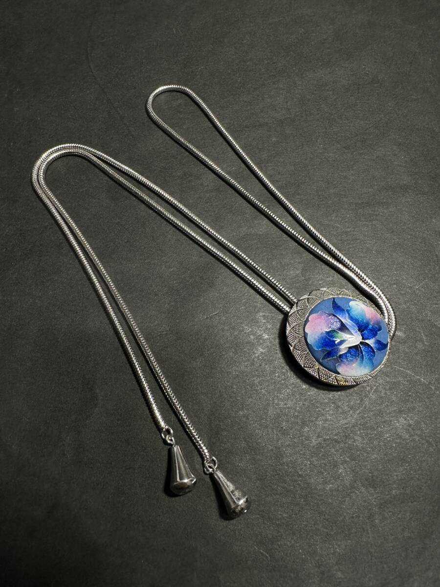 ★コレクター必見!! ビンテージ 陶器製? 花 フラワー デザイン ループタイ アクセサリー お洒落 ブルー 青 小物 雑貨 G563拍卖