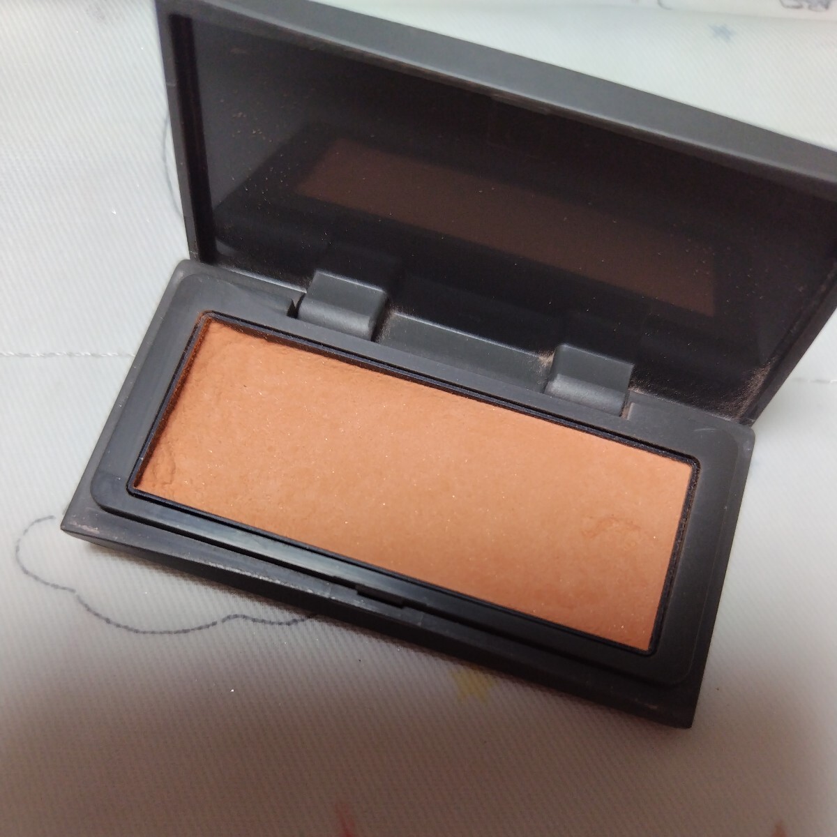 ★人気色★THREE スリー チーキーシークブラッシュ M01 チークカラー 頬紅 チーク拍卖