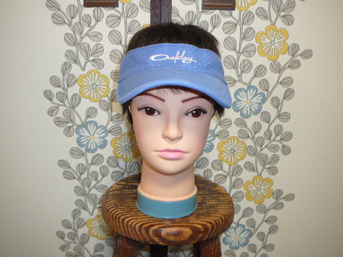 オークリー サンバイザー ライトブルー系 サイズ調節可能拍卖