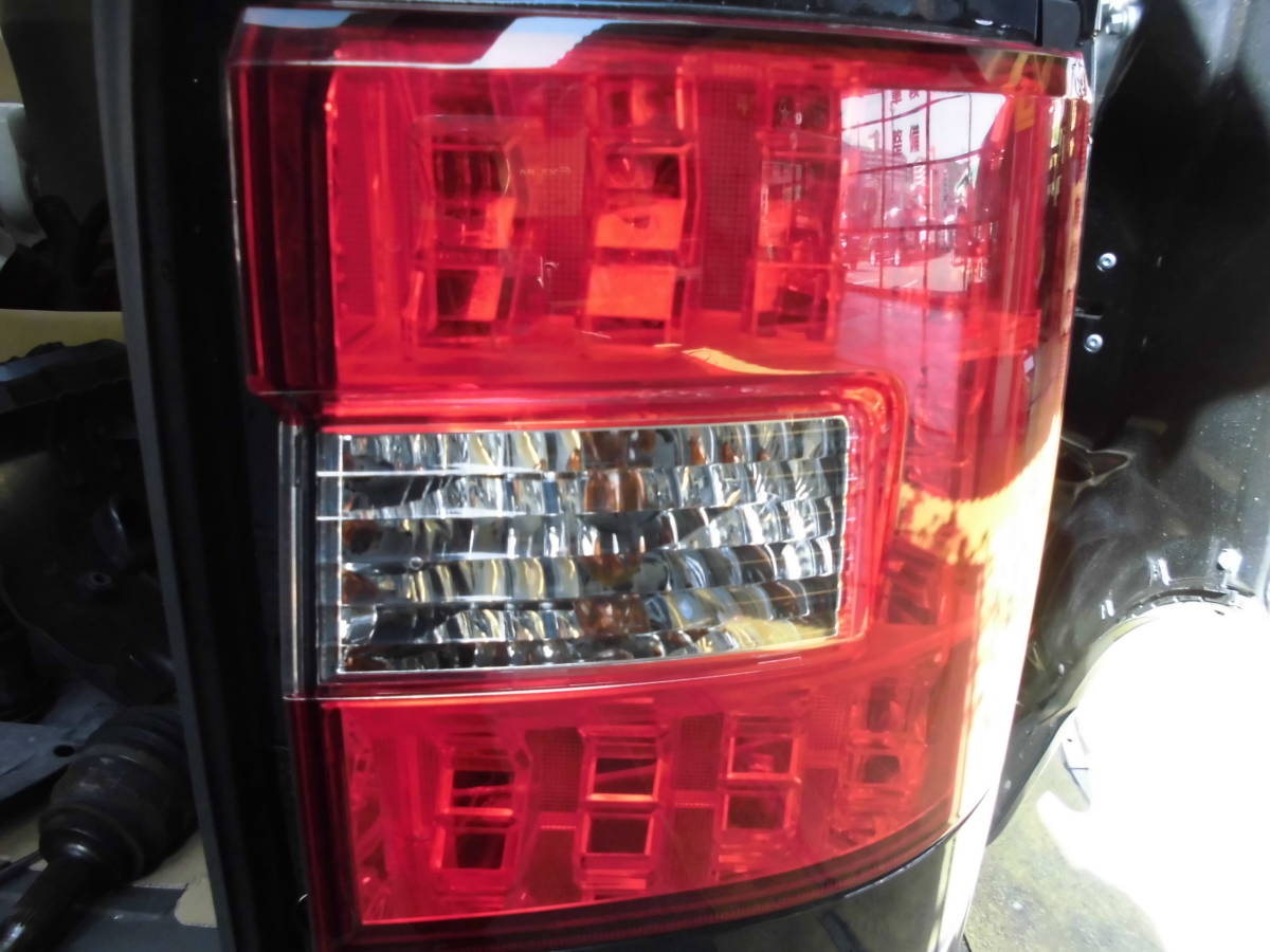 H20 デリカ D:5 CV5W 右 テール ライト 中古品拍卖