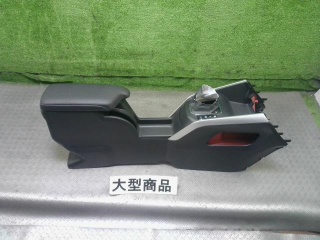 トヨタ(TOYOTA)※同梱不可※ライズ A210A コンソールボックス拍卖