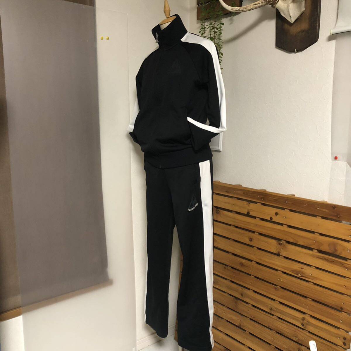 訳あり トラックジャージ sサイズ (Mサイズより)セットアップ 上下 ルコック 古着 状態確認下さい ブラック ハイネック ロゴ剥がれ拍卖