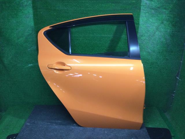 アクア DAA-NHP10 右RドアASSY S 4X3 67003-52460拍卖