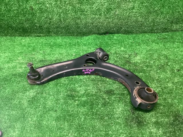 ムーヴ DBA-LA100S 左Fロアアーム カスタム G R64 48069-B2041拍卖