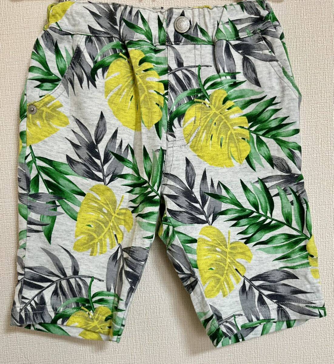 【美品】BeBe トロピカル柄ハーフパンツ110キッズ 男の子 ボトムス 総柄 ショートパンツ 100 ブランド子供服 ボタニカル拍卖