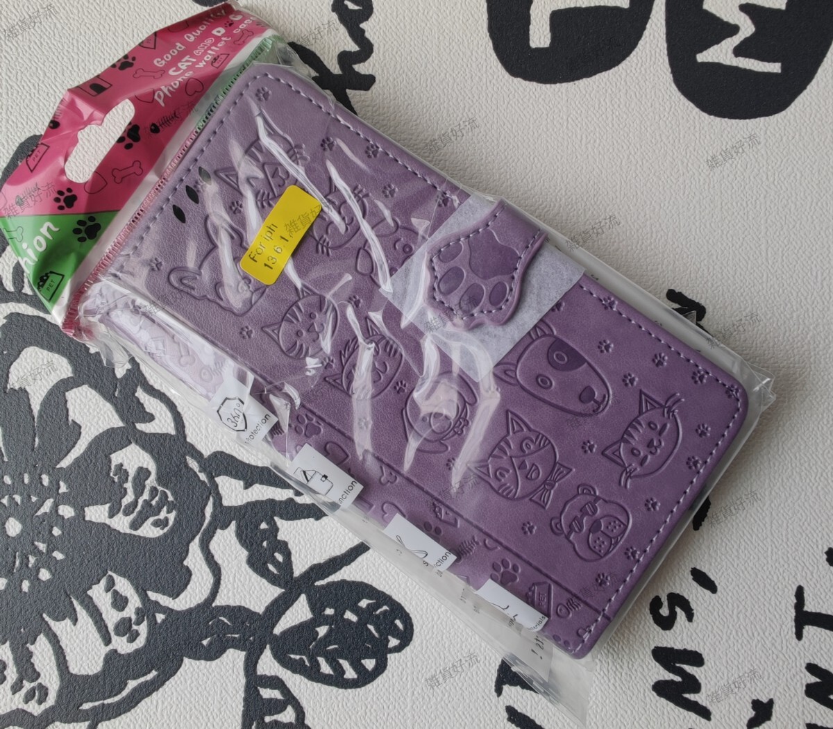 iPhone 13 手帳ケース ラベンダー 紫系 犬と仲良し猫拍卖