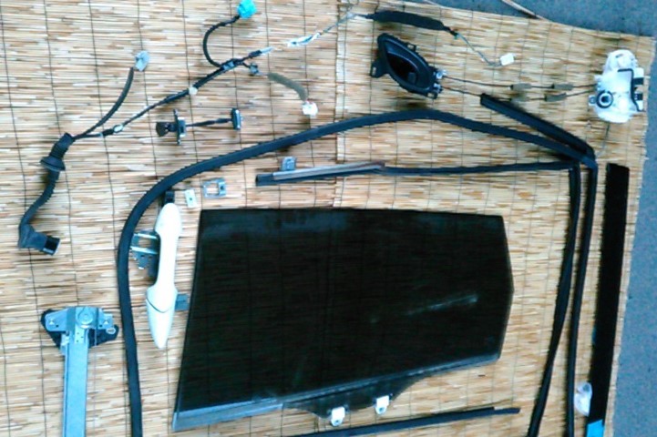 ①H18-26★ホンダ ストリーム ワゴン★左 リヤ ドア ガラス★RN6/RN7/RN8/RN9◆平成18年 19年 20年 21年 22年 23年 24年 25年 26年◆愛知県拍卖