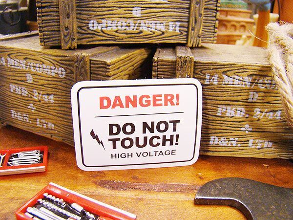 USAサインプレートステッカー (さわるな!高圧電) アメリカン雑貨 アメリカ雑貨 車 シール ブランド おもしろ グッズ拍卖