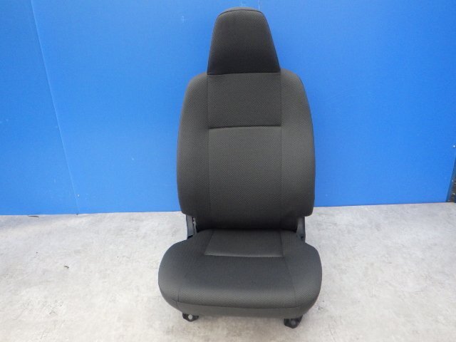 ●【E】 トヨタ純正 ヘッドレスト一体型 フロントシート アシスタントシート 左/助手席 ハイエース 200系 4型?? 5型?? DX?? デラックス??拍卖