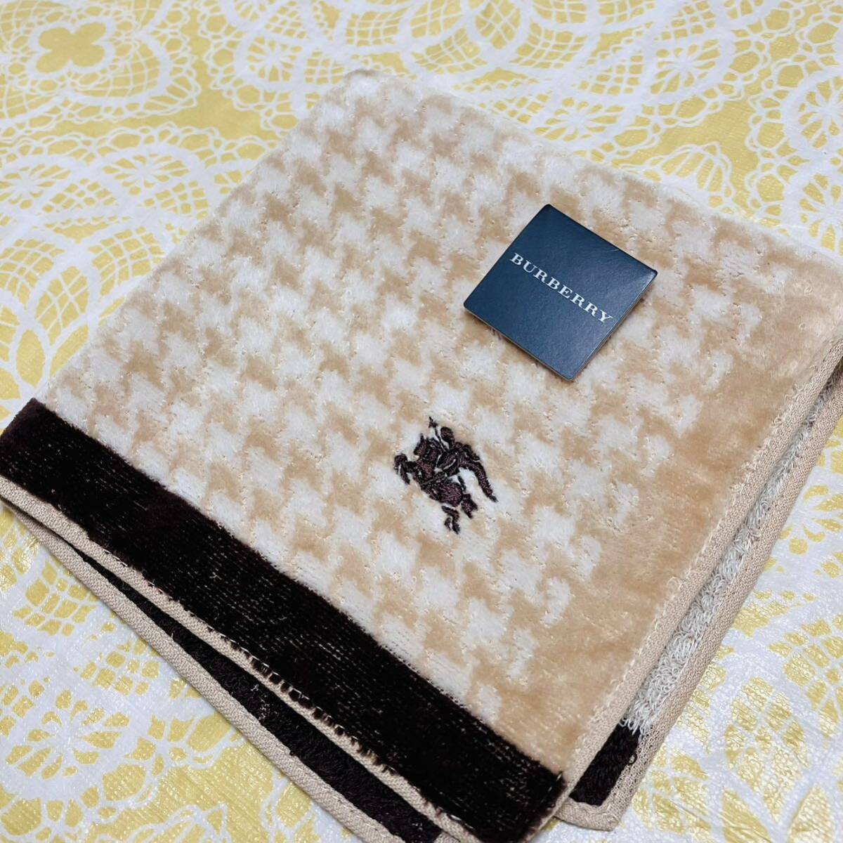 ベロア】新品/BURBERRY/大判タオルハンカチ/正規品/バーバリー/綿100%/未使用/ハンドタオル/ホースマーク/ブランド千鳥柄チドリ/ベージュ拍卖