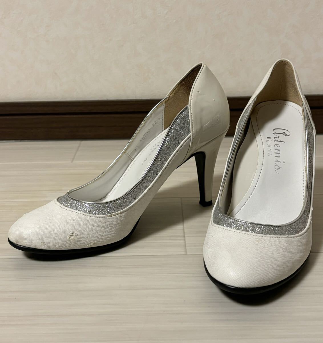 ● DIANA ダイアナ 日本製 22.5cm 35.5 Sサイズ レディース パンプスヒール シューズ 靴 白色 ホワイト 合成皮革×シルバー グリッターラメ拍卖