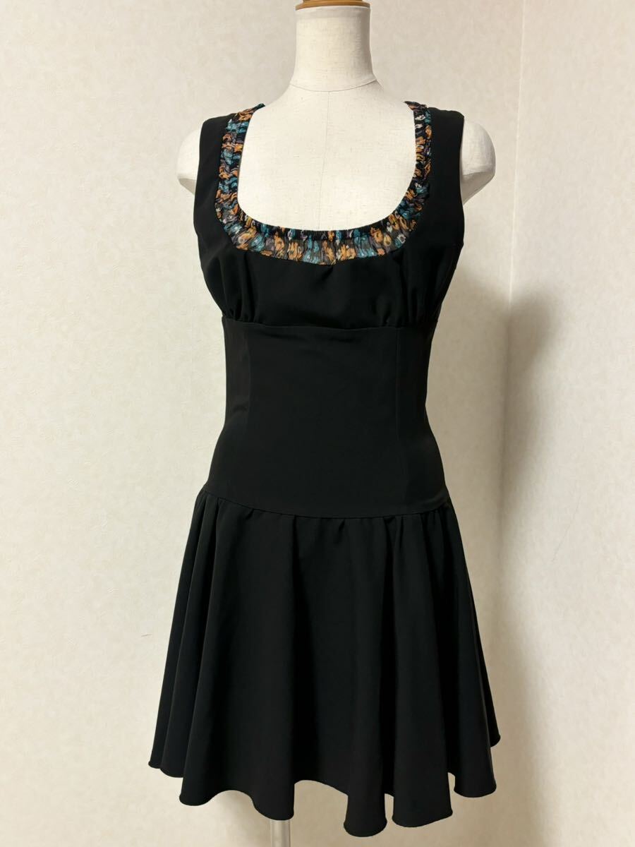 ■未使用に近い DENNY ROSE デニーローズ イタリア製 深めUネック レディース ノースリーブ ミニ ワンピース Mサイズ ブラック 胸セクシー拍卖