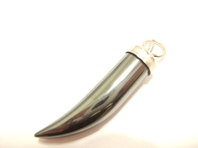 横浜最新 天然石ヘマタイト♪魅惑の牙ペンダントヘッド5個メンズレディース 守護魔除け アクセサリーパーツ部品卸し送料220円ξbalnξξ119拍卖