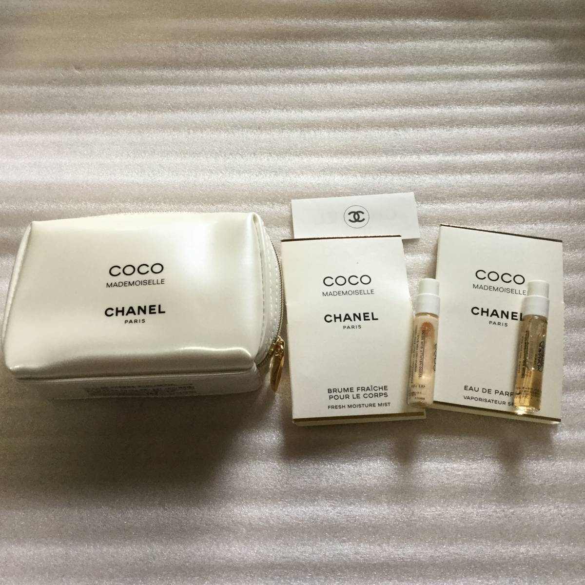 シャネル ココ マドモアゼル ポーチ /ココ マドモアゼル EDP 2ml /ココ マドモアゼル フレッシュ ボディミスト//サンプル2点付拍卖