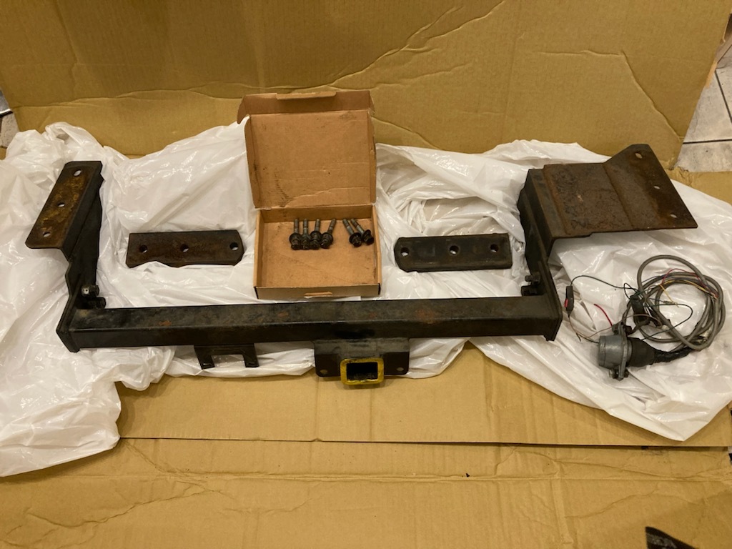 三菱アウトランダーcw5w用ヒツチメンバー(本体・7芯)、当方取付は三菱ディラー様依頼でした。お引き取り限定です。拍卖