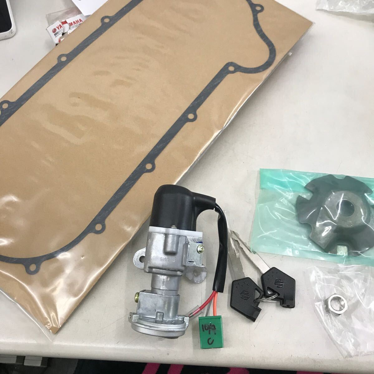 2-15461☆スズキ 純正 ステアリングロックセット 21400-40830-RX0☆アドレス110 80サイズ拍卖