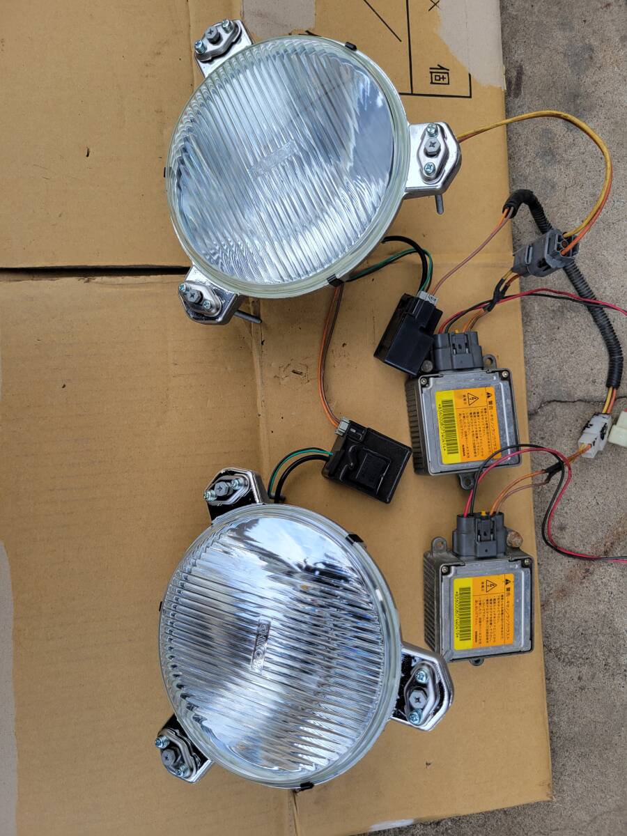 1光製ヘッドライト汎用品、夜間レースに12時間位使用しましたハイビーム、ロービーム切り変え無し、画像確認してご判断下さい。拍卖