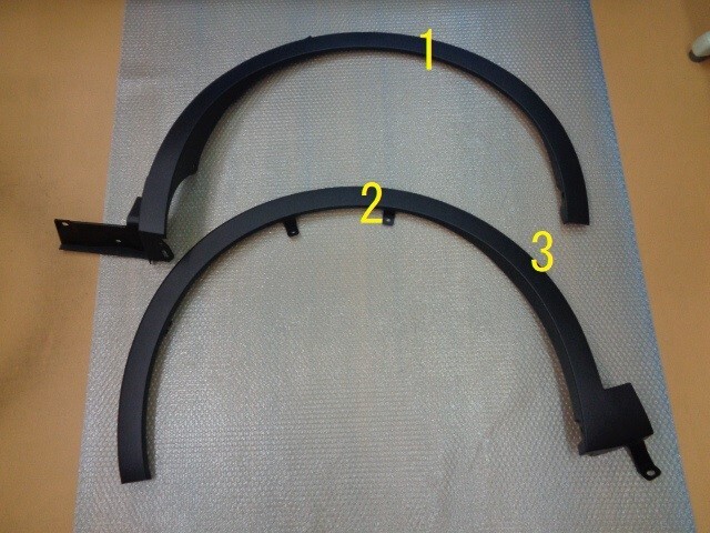 トヨタ/クラウンクロスオーバー TZSH35 左側フロント&リアオーバーフェンダーのみ 素地黒 No.723163【品番 75602-30120】拍卖