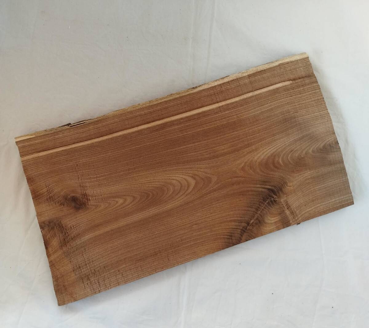エンジュ 板材 岩手県産です。美しい木目です。拍卖